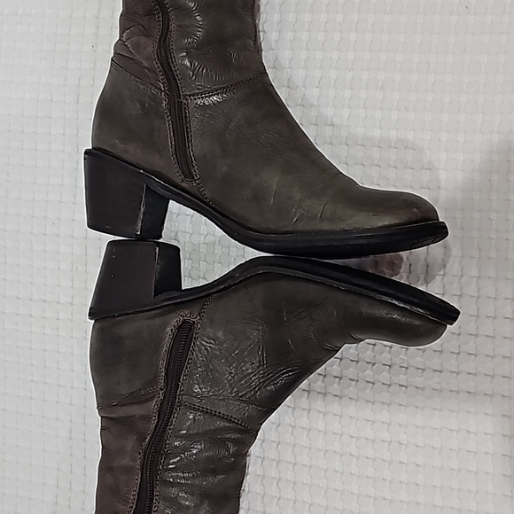 ELLUS Leather tall boots round toe zipper closure Size 6 rubber soles - Picture 5 of 13